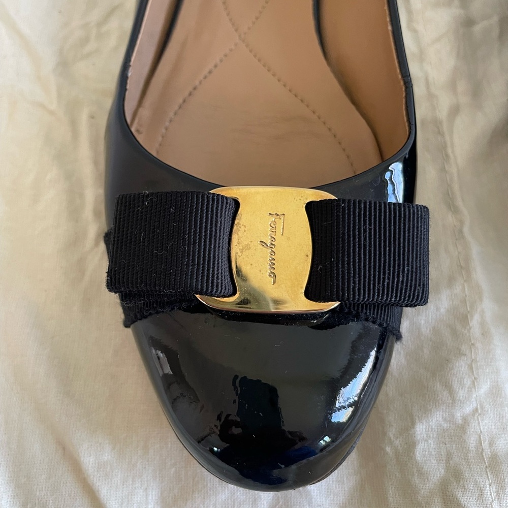 Salvatore Ferragamo Black Patent Leather Vara Bow Flats with Gold Buckle - Picture 9 of 9